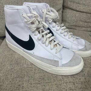 Men’s Nike Blazers size 11